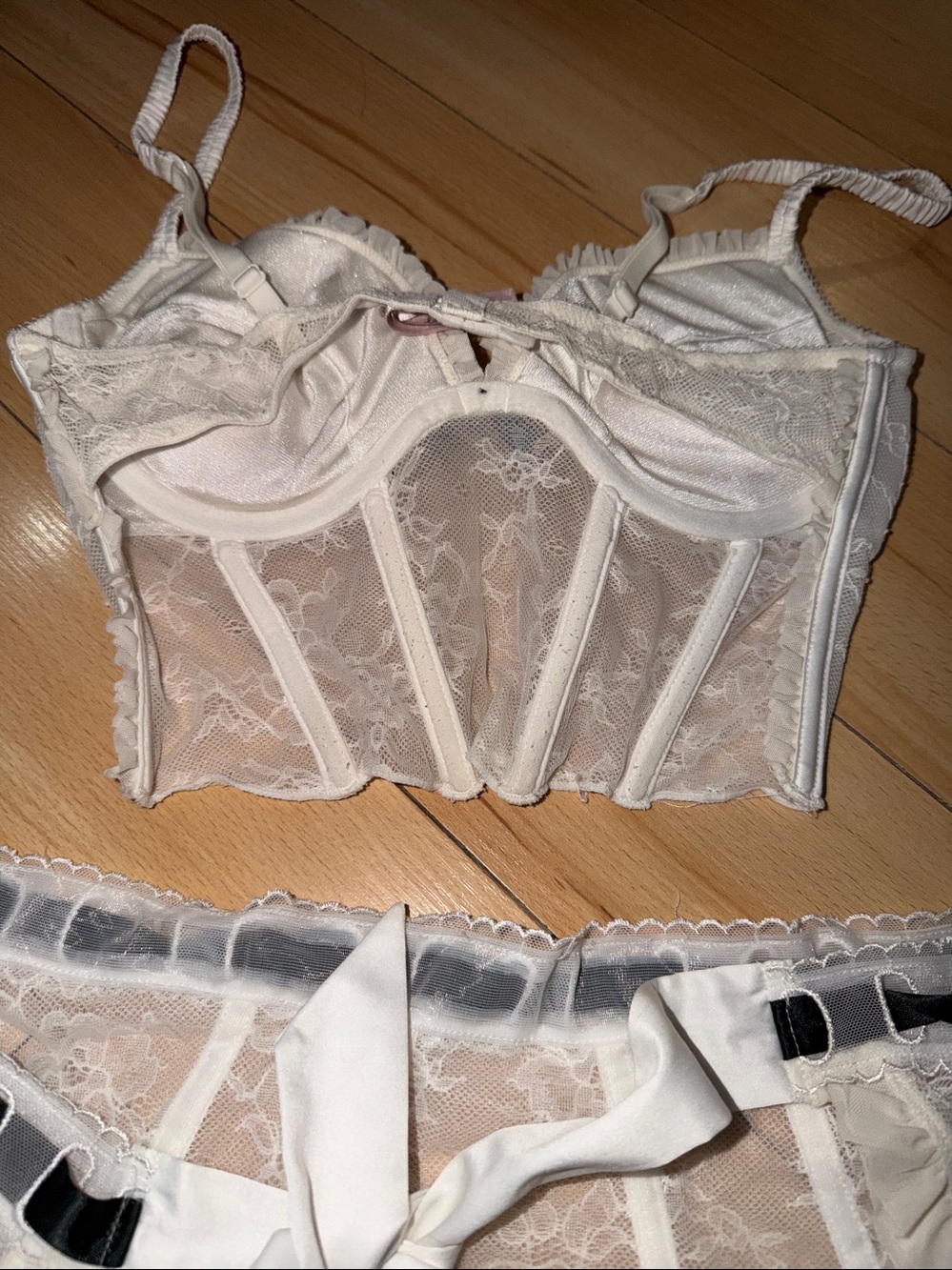 La SENZA White Lace Bustier & Lace Skirt Set with Black Ribbon Detail - Picture 9 of 13